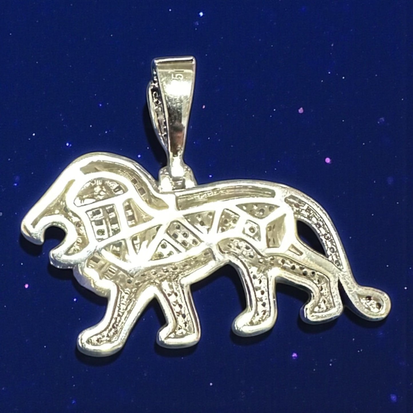 925 Sterling Silver Lion Pendant – 3 x 4 cm (Iced Design)